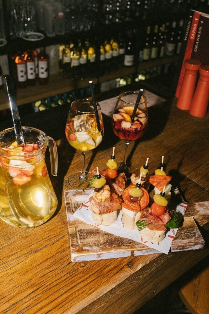 Vintage sangria & Pintxos